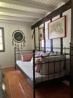 Un ou plusieurs lits dans un hébergement de l'établissement maison Jus