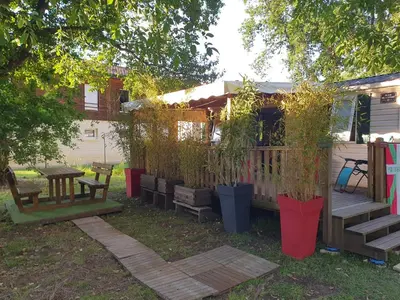 Jardin de l'établissement Mobil-home 3 chambres climatisé sur le domaine 4 étoiles Rivages des Landes
