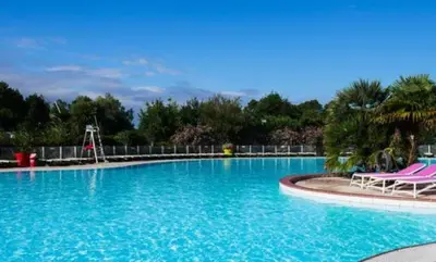 Piscine de l'établissement Le Cozy'Land - Mobilhome Camping La Réserve ou située à proximité