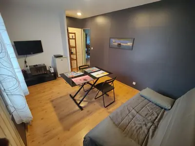 Télévision ou salle de divertissement dans l'établissement La Suite Soleil