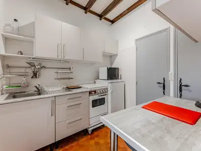 Cuisine ou kitchenette dans l'établissement Maison à Sanguinet pour 3 pers, 200m du lac, terrasse et jardin - FR-1-521-250