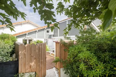 Jardin de l'établissement Jolie maison face à l'océan Biscarrosse Plage