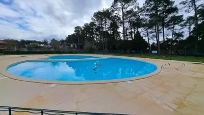 Piscine de l'établissement L'airial de Laure ou située à proximité