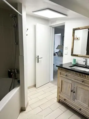 Salle de bains dans l'établissement Résidence 400-pyla Sur Mer - Maison familiale 8 pers à Pyla-sur-Mer, proche plage MAE-1164