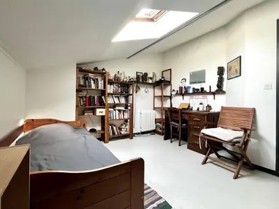 Bibliothèque dans l'appartement