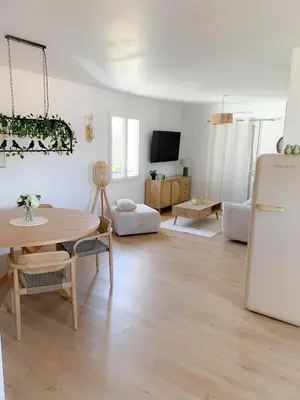 Télévision ou salle de divertissement dans l'établissement La Terrasse Enchantée, Romance, Cosy et Jacuzzi