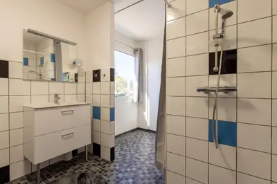 Salle de bains dans l'établissement L'Ilot Narossais 9 - idéal curiste - clim - proche Dax