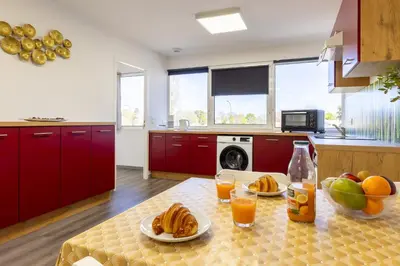 Cuisine ou kitchenette dans l'établissement L'îlot Narrossais - Idéal Curistes - 4