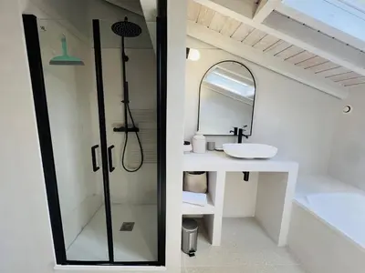 Salle de bains dans l'établissement Spacieuse Villa à Hossegor Avec Piscine Chauffée - FR-1-791-36