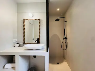 Salle de bains dans l'établissement Spacieuse Villa à Hossegor Avec Piscine Chauffée - FR-1-791-36