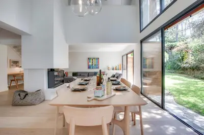 Plan de l'établissement Villa avec piscine proche Lac, océan et forêt