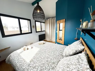 Un ou plusieurs lits dans un hébergement de l'établissement Havre du Bassin avec piscine et studio indépendant