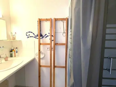 Salle de bains dans l'établissement T2 Mezzanine, 5 Pers, Face Océan à Vieux-Boucau - FR-1-379-180