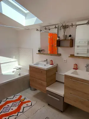 Salle de bains dans l'établissement Villa 12 personnes piscine chauffée et jacuzzi