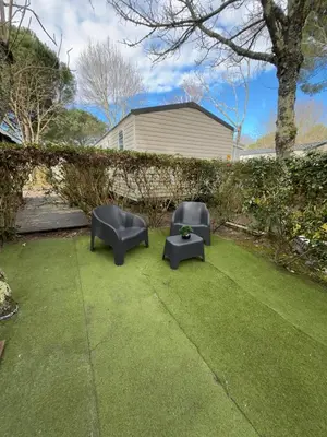 Jardin de l'établissement Mobil home 532 au bord du Lac de Biscarrosse