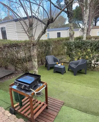 Jardin de l'établissement Mobil home 532 au bord du Lac de Biscarrosse