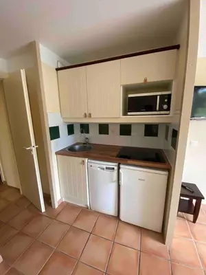 Cuisine ou kitchenette dans l'établissement Séjour Piscine, Forêt, Océan à Soustons Plage