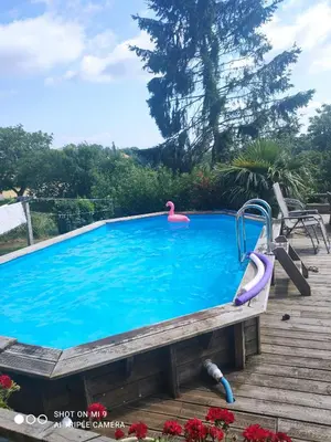 Piscine de l'établissement Maison cosy à la campagne, piscine et tranquillité ou située à proximité
