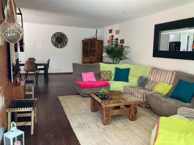 Coin salon dans l'établissement Magnifique Maison architecturale à l'Océan
