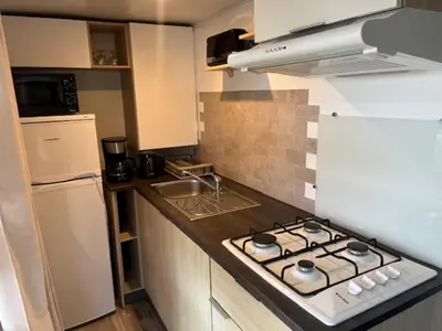 Cuisine ou kitchenette dans l'établissement La Plage 4 étoiles emplacement C41 3CH 1SDB 6 personnes