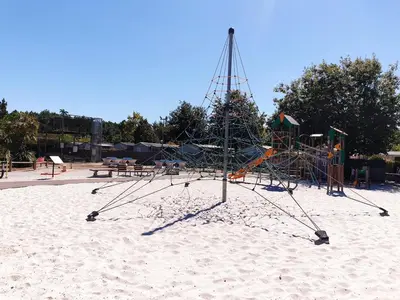 Aire de jeux pour enfants de l'établissement Jolie mobilhome 331