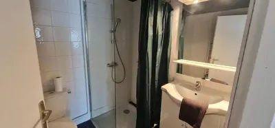 Salle de bains dans l'établissement Gîtes de la Castagnere Gourbera