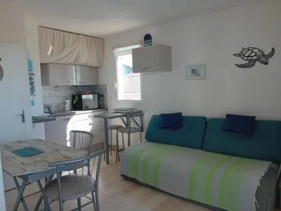 Cuisine ou kitchenette dans l'établissement Studio bord de plage Seignosse, loggia ouest - FR-1-239-1110