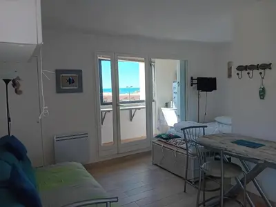 Télévision ou salle de divertissement dans l'établissement Studio bord de plage Seignosse, loggia ouest - FR-1-239-1110