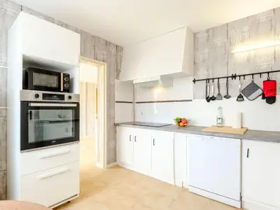 Cuisine ou kitchenette dans l'établissement Holiday Home Les Trounques-2 by Interhome
