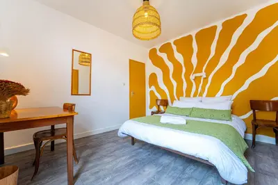 Un ou plusieurs lits dans un hébergement de l'établissement Au Bon Landais Surf Hôtel