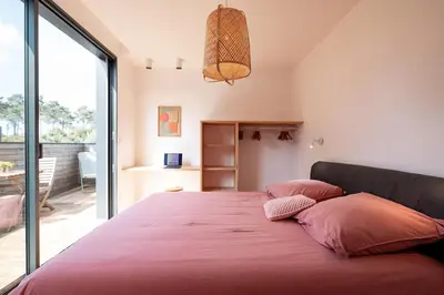 Un ou plusieurs lits dans un hébergement de l'établissement Villa Canopy entre pins et plage