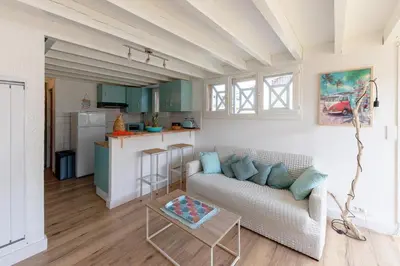 Cuisine ou kitchenette dans l'établissement Villa 13 - En duplex jardin privé à 400m du lac