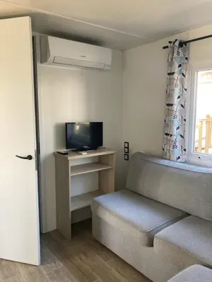 Télévision ou salle de divertissement dans l'établissement Les Dunes de Contis 4 étoiles à St Julien emplacement 554 2CH 1SDB 6 personnes