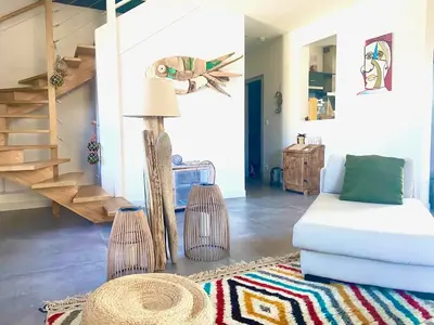 Coin salon dans l'établissement Villa classée 5 étoiles 200m de la plage piscine chauffée 5 vélos