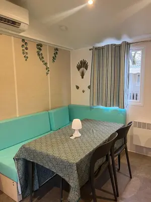Coin salon dans l'établissement Mobilhome