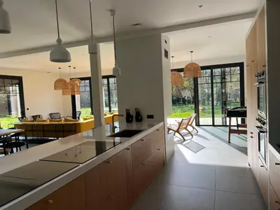 Cuisine ou kitchenette dans l'établissement Villa Lombardière