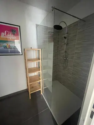 Salle de bains dans l'établissement Appartement T3 Curistes