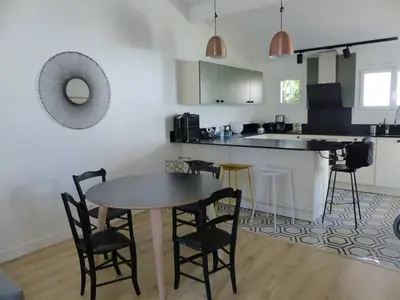 Cuisine ou kitchenette dans l'établissement Villa pour 5 personnes proche du centre-ville d'Hossegor
