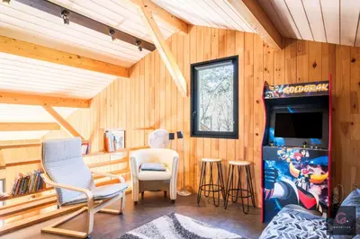 Coin salon dans l'établissement Gastes, Charmant chalet en bois avec Jacuzzi 6 pers