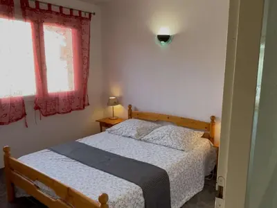 Un ou plusieurs lits dans un hébergement de l'établissement Villa lumineuse proche plage pour 8 personnes - FR-1-831-5