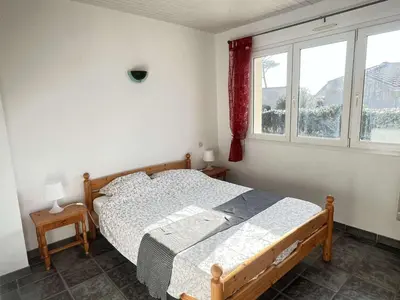 Un ou plusieurs lits dans un hébergement de l'établissement Villa Spacieuse Proche Plage, 8 Pers. - FR-1-831-3