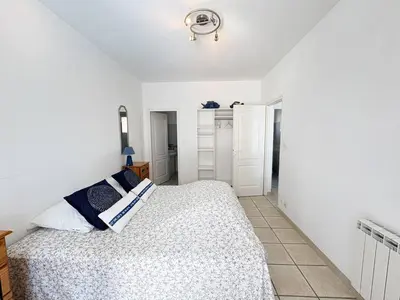 Un ou plusieurs lits dans un hébergement de l'établissement Élégante villa moderne à deux pas de la plage - FR-1-831-7