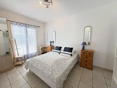 Un ou plusieurs lits dans un hébergement de l'établissement Élégante villa moderne à deux pas de la plage - FR-1-831-7