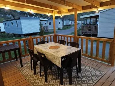 Balcon ou terrasse dans l'établissement Mobil Home 6-8p 3ch 2sb Clim
