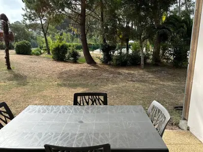 Jardin de l'établissement Appartement plage, piscine, tennis, nature