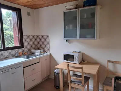 Cuisine ou kitchenette dans l'établissement Appartement avec piscine et proche de la plage