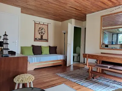 Un ou plusieurs lits dans un hébergement de l'établissement Appartement avec piscine et proche de la plage