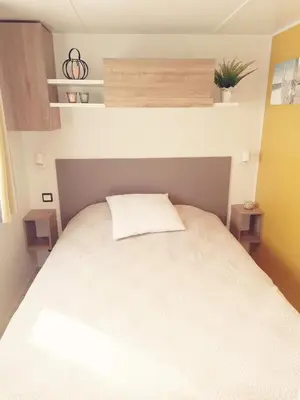 Un ou plusieurs lits dans un hébergement de l'établissement MOBIL HOME confort et charmant