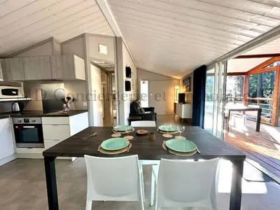 Cuisine ou kitchenette dans l'établissement Chalet en bord de plage