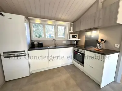 Cuisine ou kitchenette dans l'établissement Chalet en bord de plage